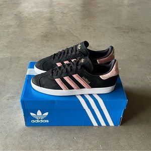Adidas Originals Gazelle Black/Pink Velvet Lifestyle Sneakers/Shoes 8.5 Womens